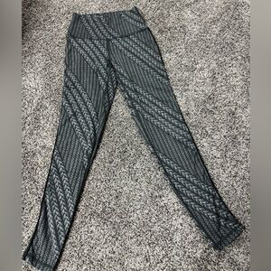 Aerie Gray Geometric Leggings with Stretchy Fit